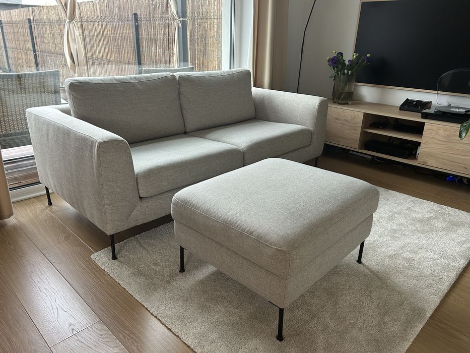 Sofa/kanapa Cucita 2 osobowa razem z pufą z miejscem do przechowywania