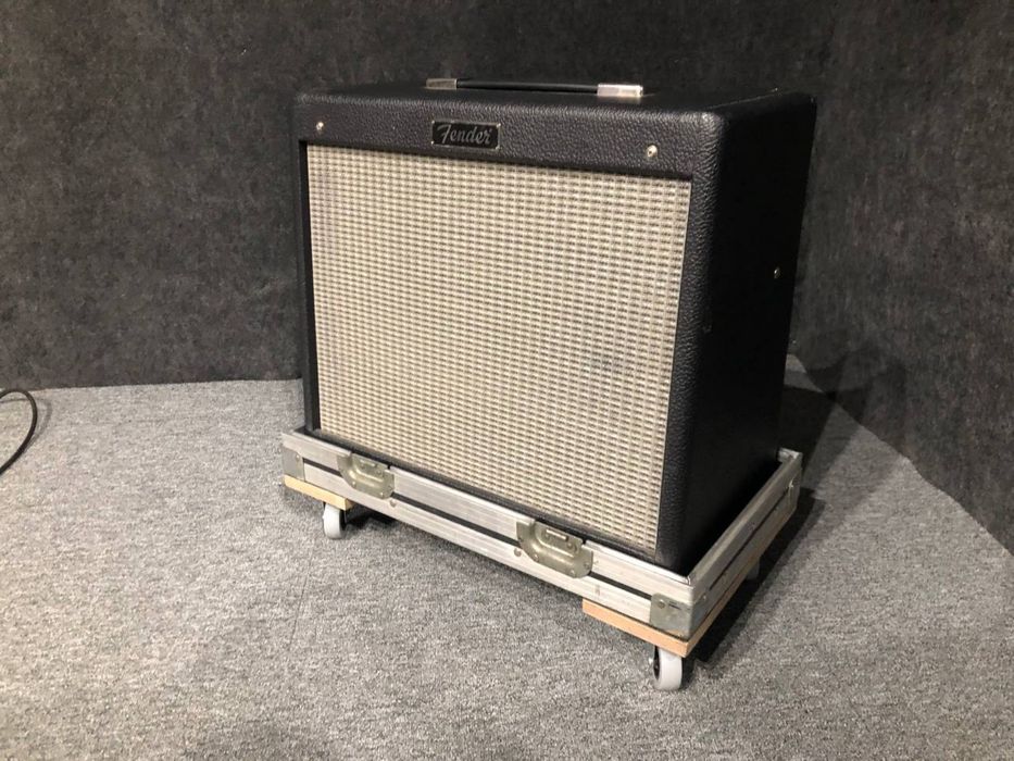 Fender blues junior можливий обмін на електрогітару або мак.