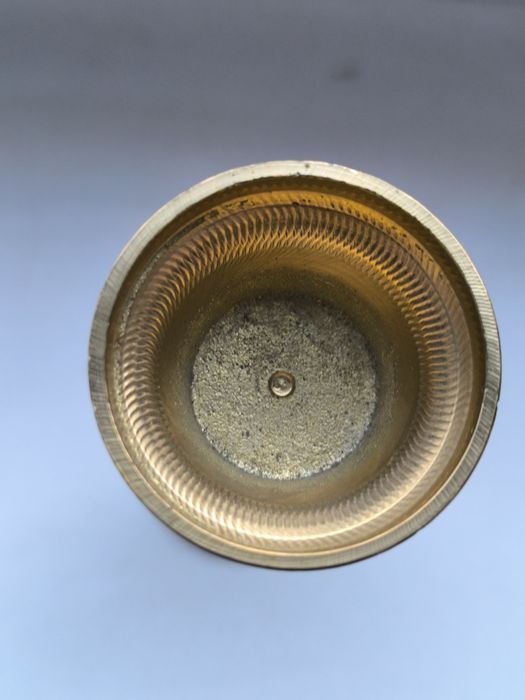 Wazonik z mosiądzu.