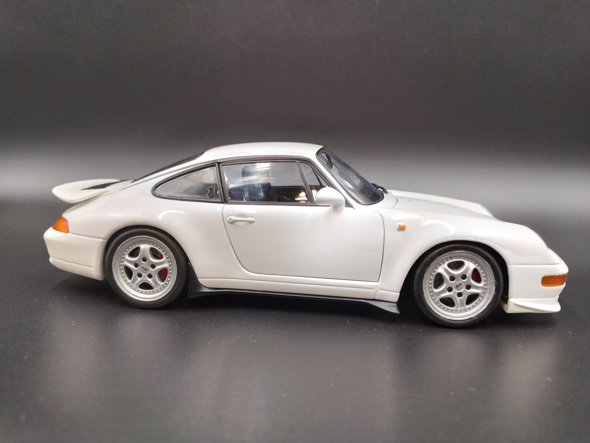 1:18 UT Models Porsche 911 (933) Carrera RS model