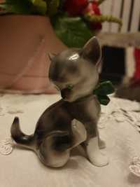 Porcelanowy zielonooki kotek - figurka porcelanowa na prezent, ozdoba