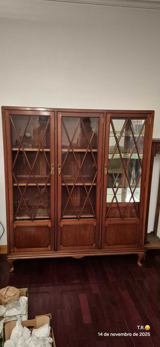 Vitrine, ou estante vintage em madeira e vidro