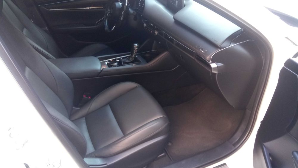 Мазда 3 автомат в белом цвете 2021г mazda 3 automat хэтчбек спорт авто