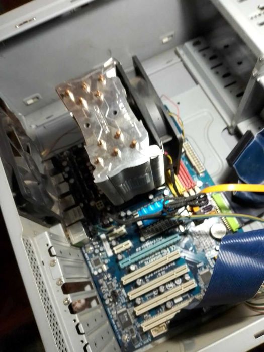 AMD Phenom II X6 с кулером-башней, корпус АТХ