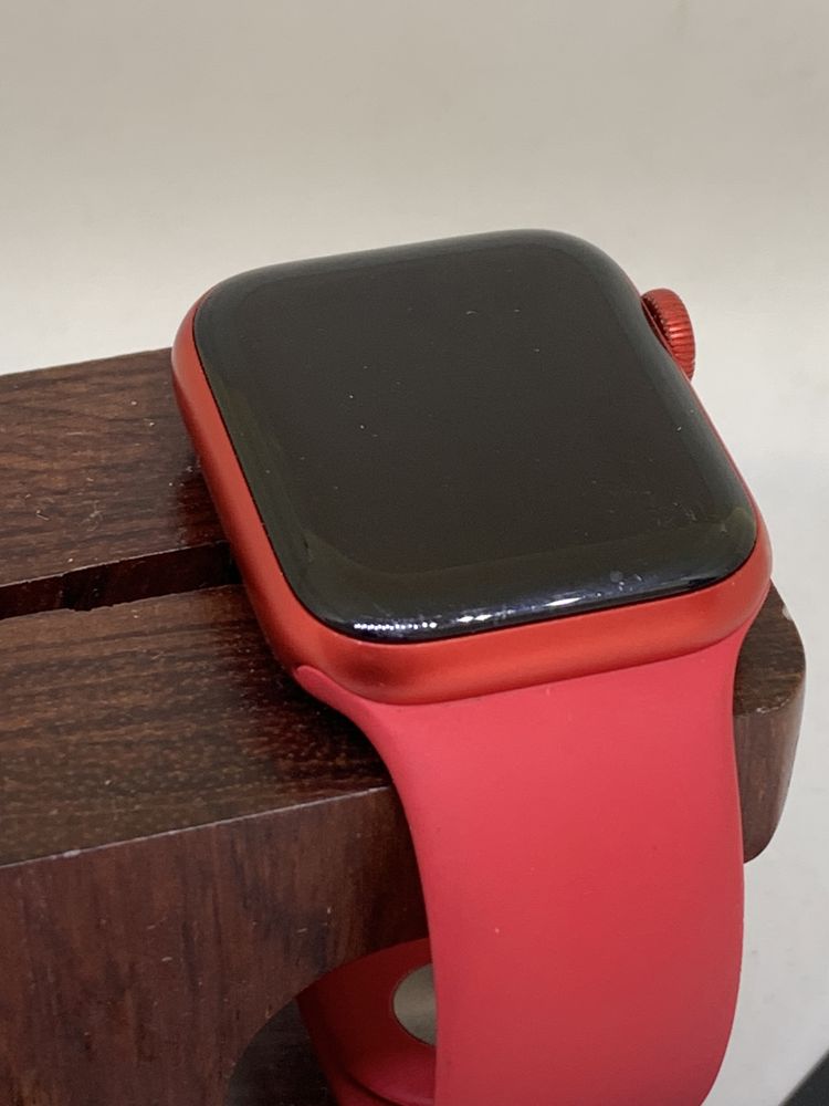 Оригінальні  apple watch series 6 40 mm product red