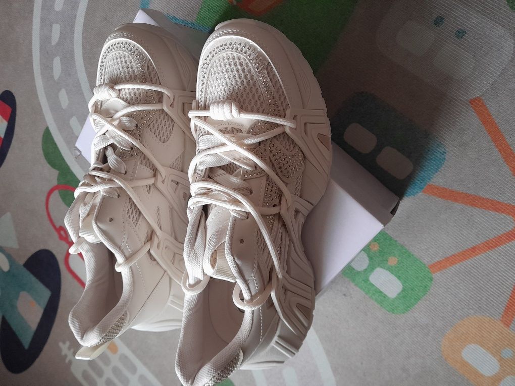 Sneakersy nowe rozmiar 39