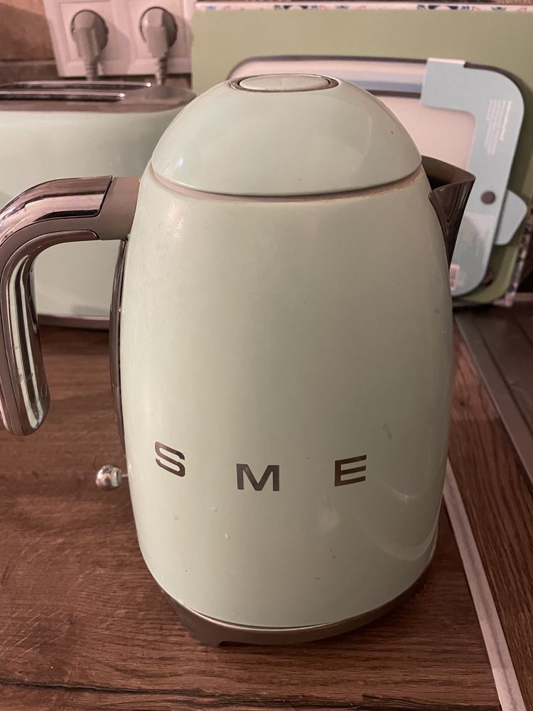 Єлектрочайник SMEG