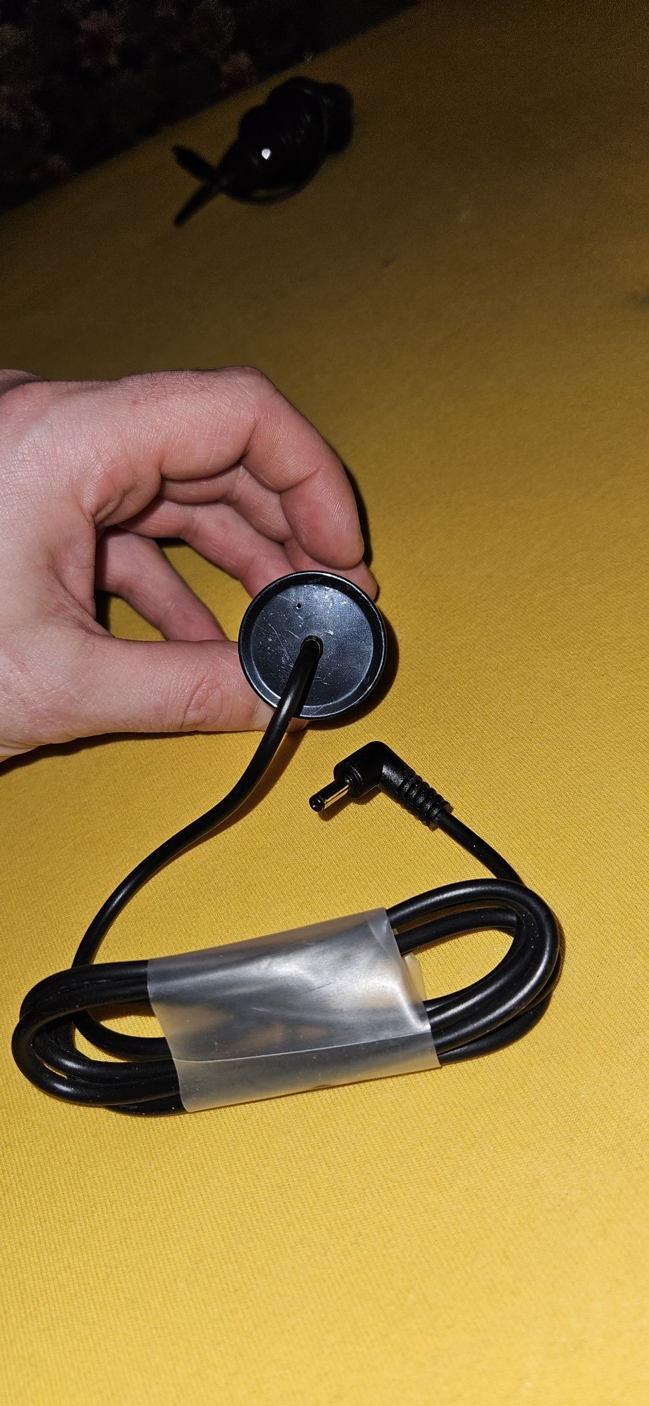 Ładowarka samochodowa bezprzewodowe ładowanie telefonu.