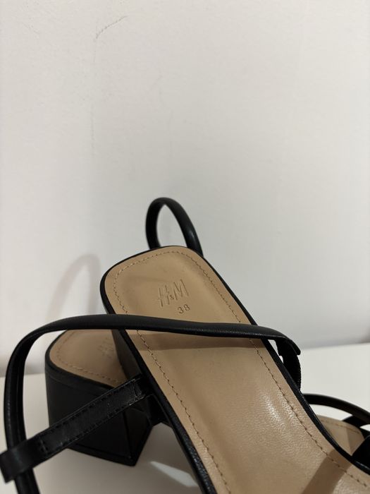 Sandalia preta baixa