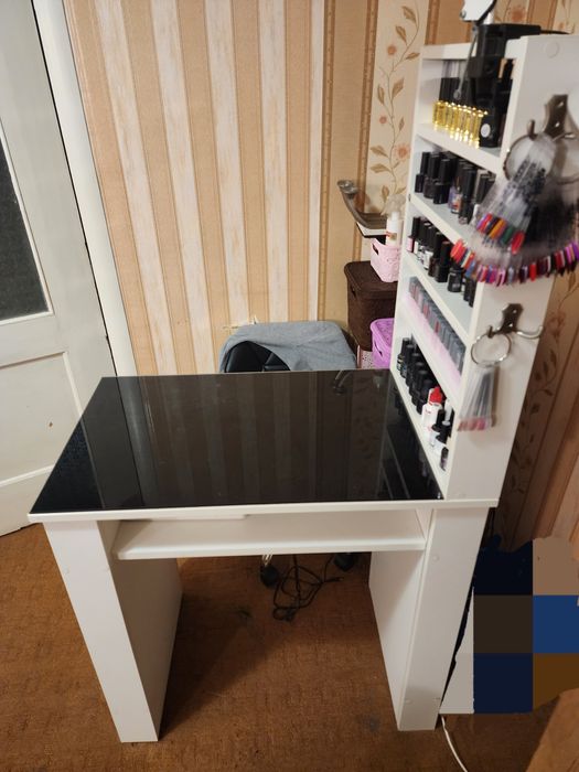 Продам стол для маникюра. В комплекте к нему комод.