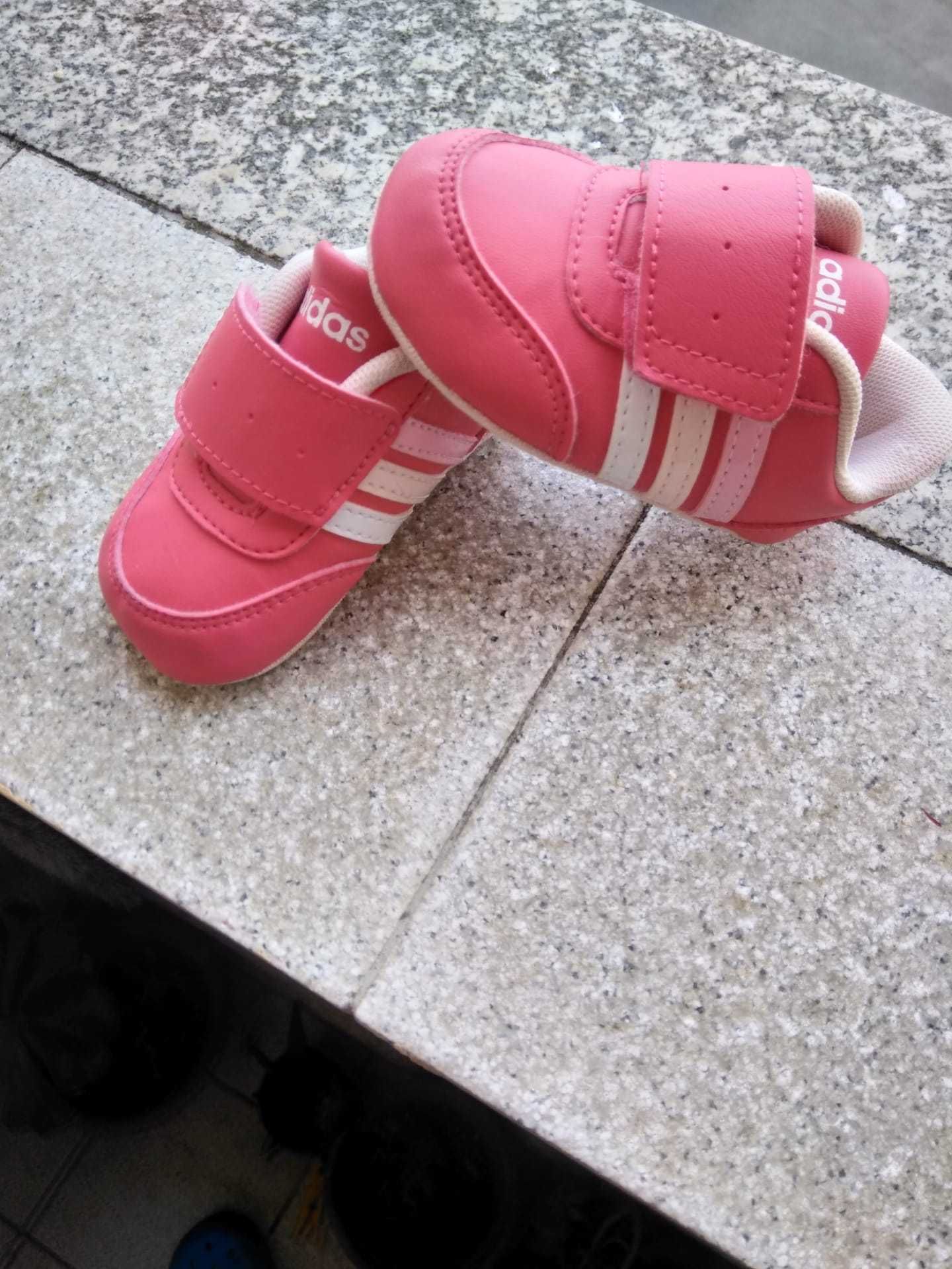 Sapatilhas adidas para menina Nº17 ( tenho outros tamanhos)