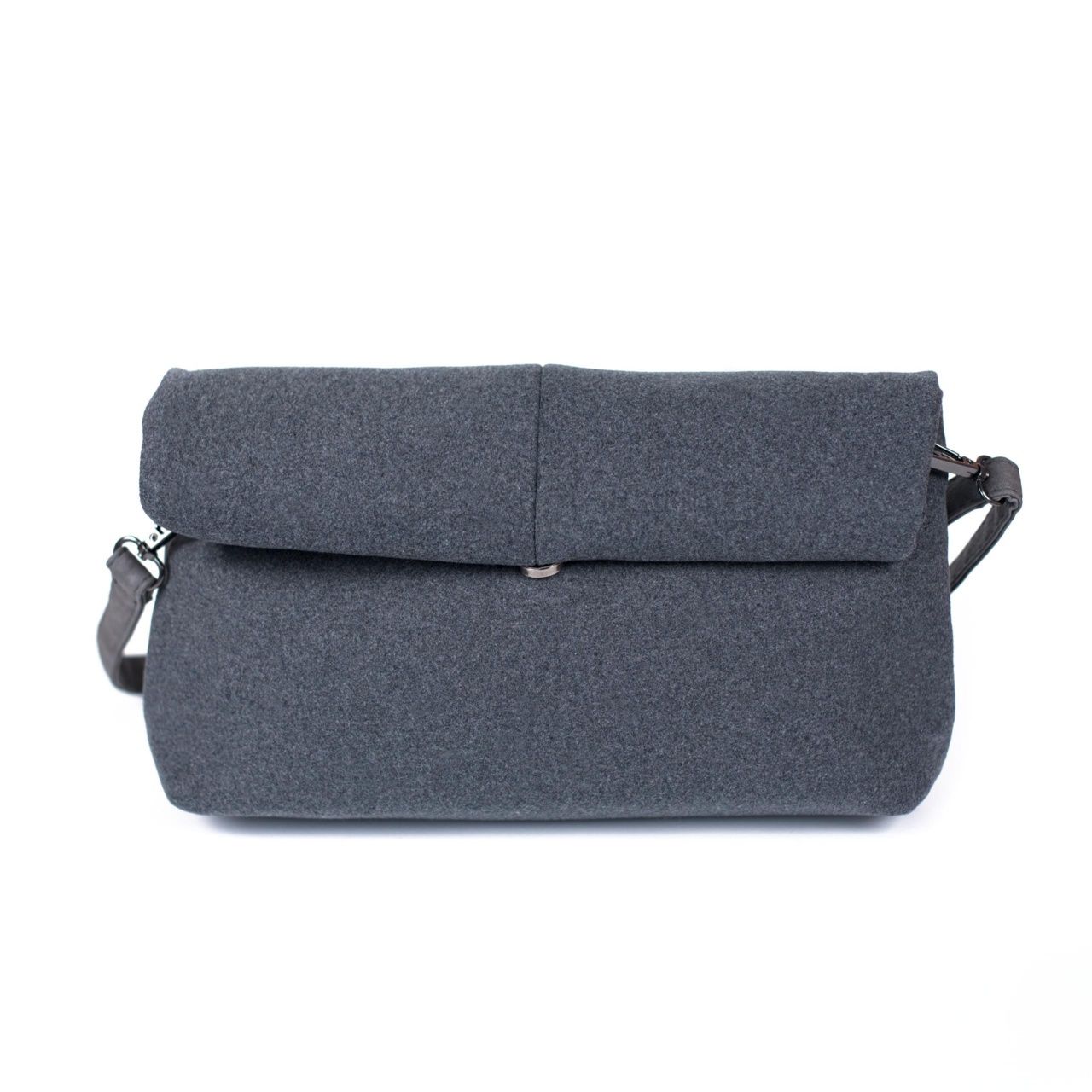 Torebka w stylu kopertówki z filcowego materiału czarna
