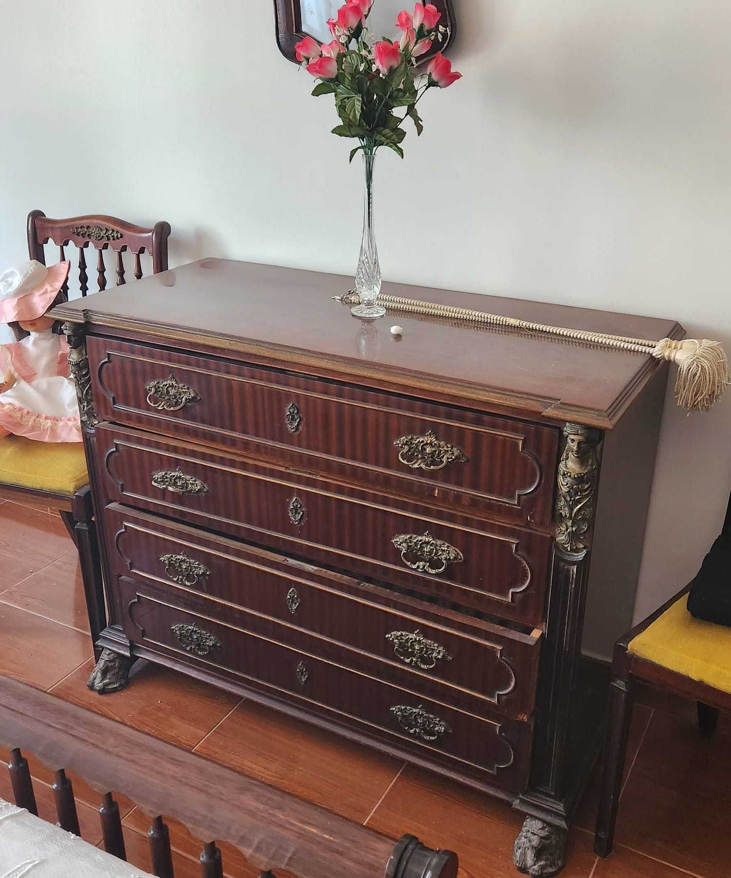 Conjunto de Mobiliário Vintage para Quarto – Madeira Maciça