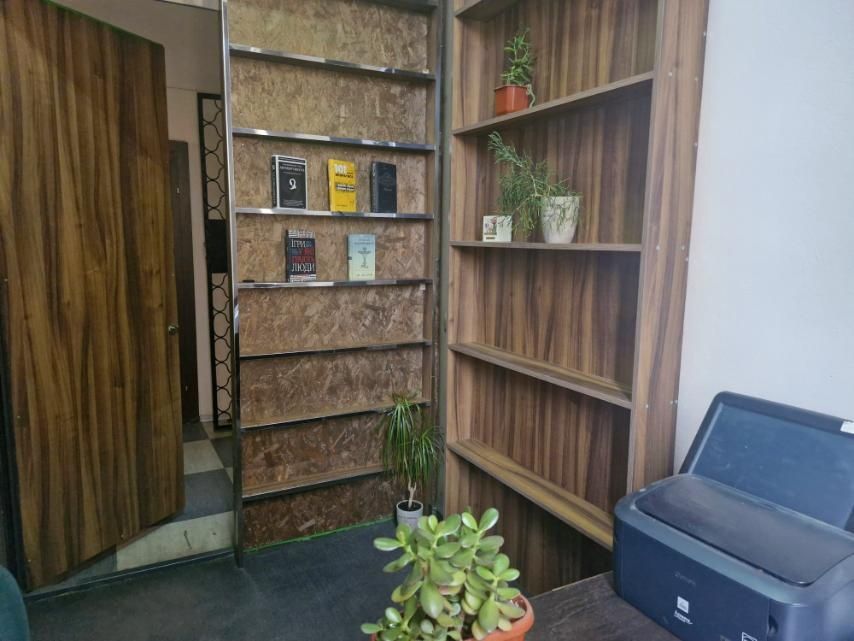 Кабінет, офіс, приміщення на першому поверсі, фасад, офісний центр