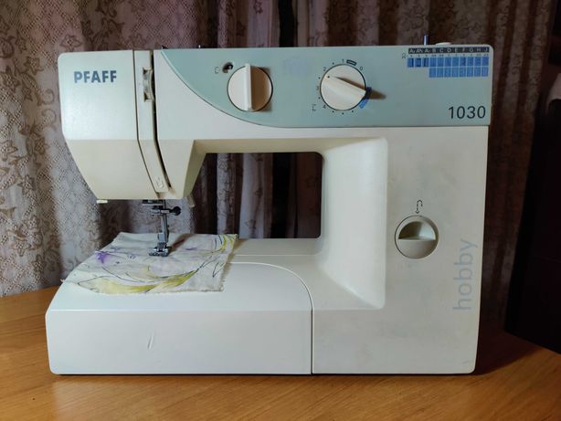 Швейная машина ( машинка) PFAFF 1030 ( Германия)