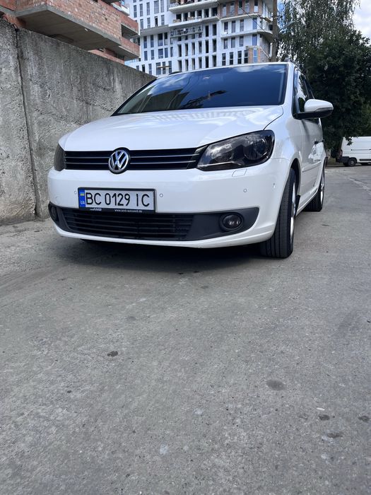 Продам авто vw touran 2011