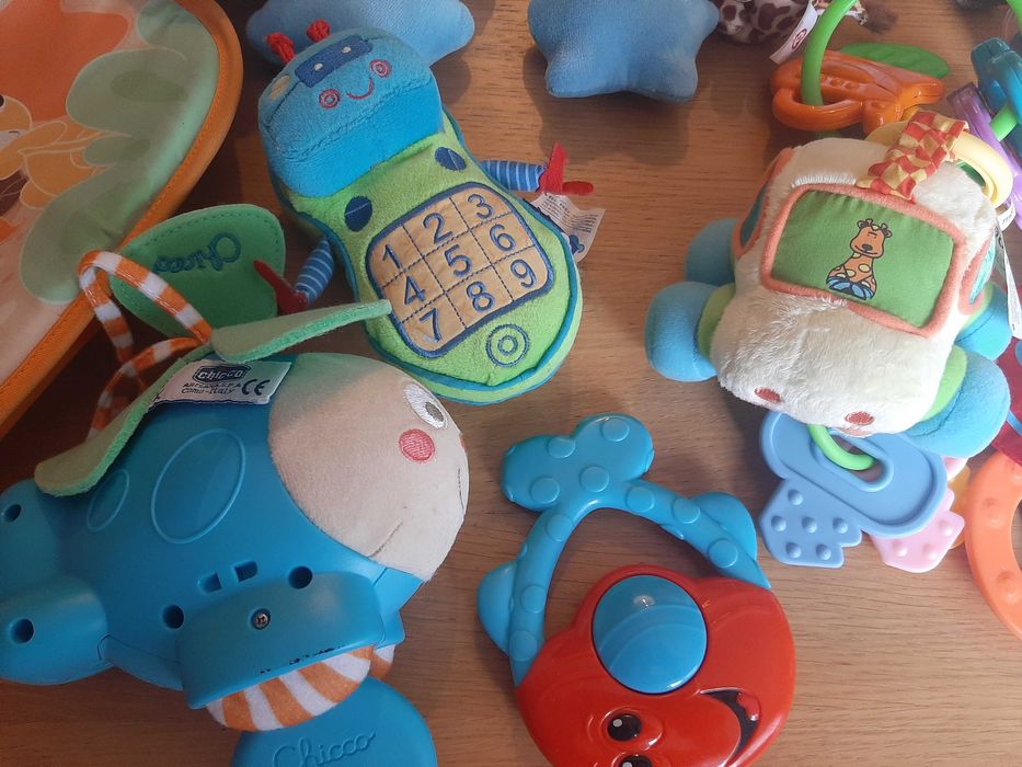 Vários Brinquedos para Bébé