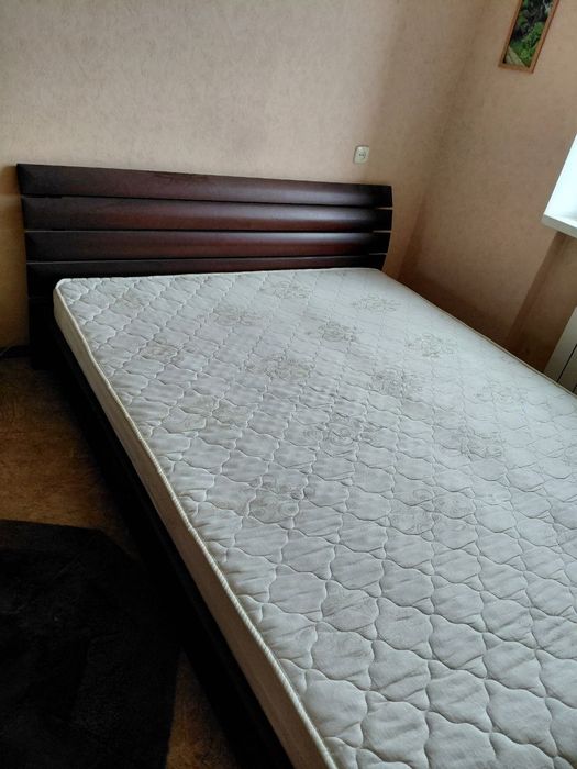 Двоспальне ліжко