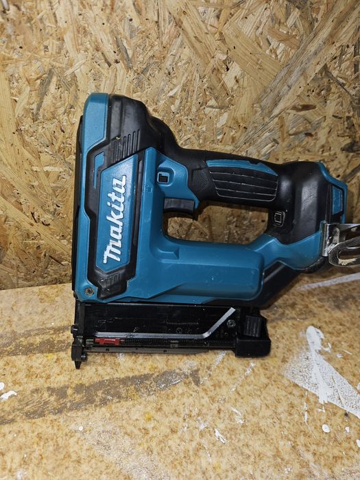 Makita DPT353 sztyfciarka pistolet akumulatorowa 18v lxt