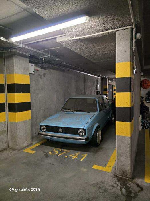 Sprzedam miejsce postojowe