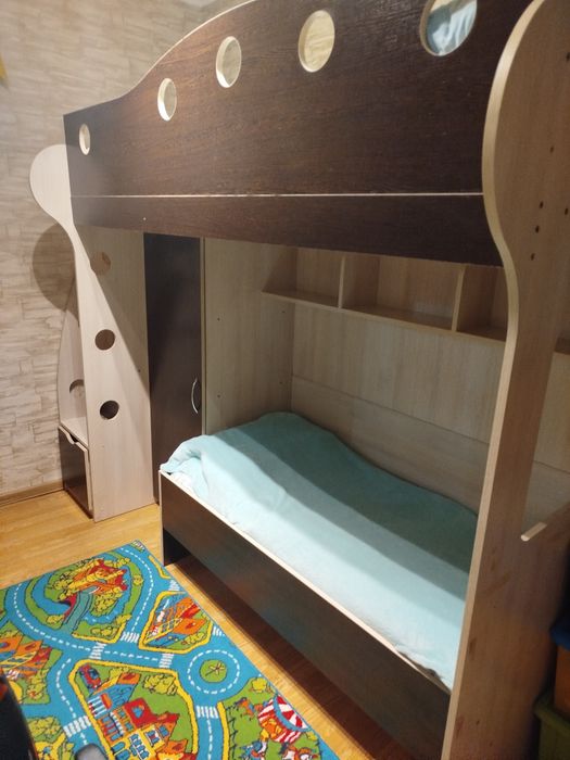 Ліжко, ліжко двоповерхове, ліжко-горище з шафою і сходами