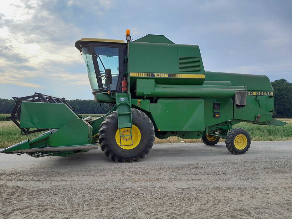 John Deere 1065.