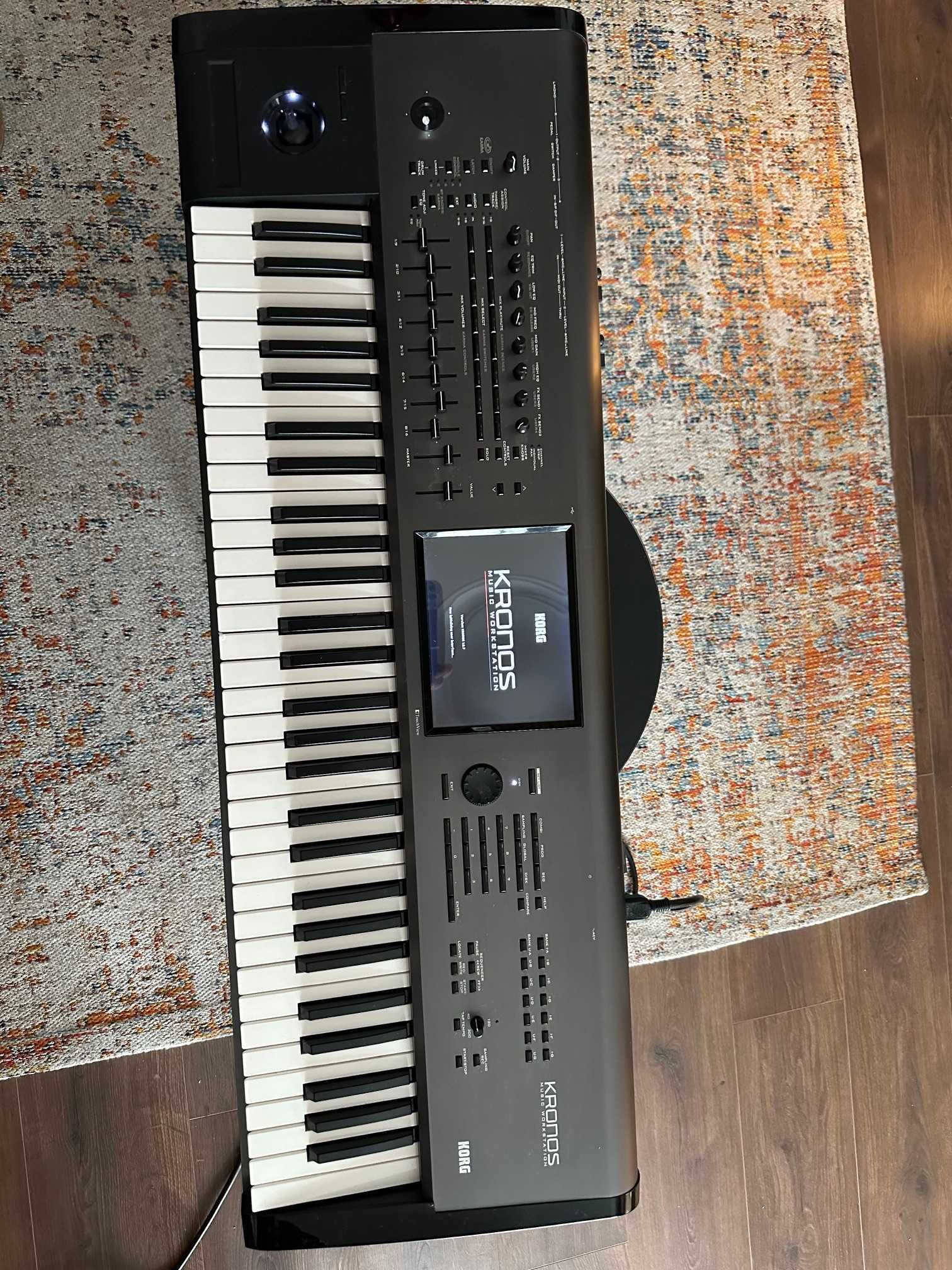 Korg Kronos 61, stan jak nowy