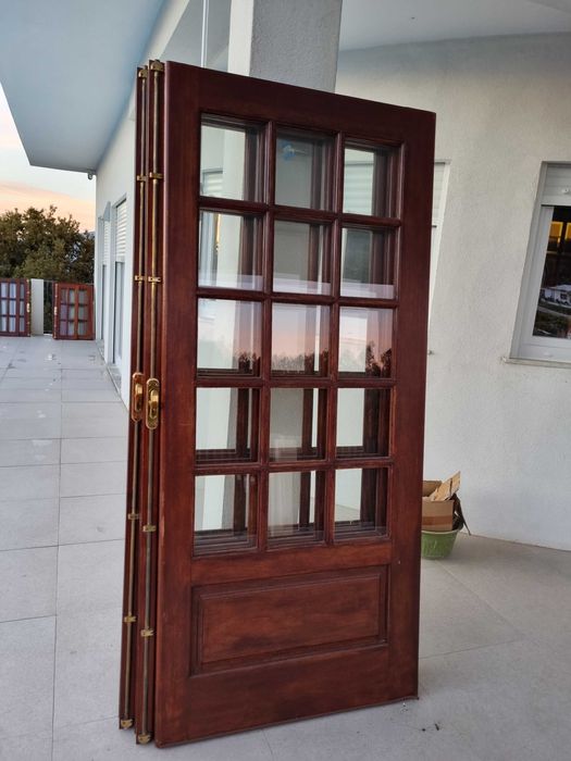 portas e janelas em madeira exótica