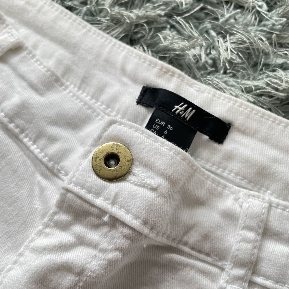 Spodenki szorty zapinane białe kieszenie H&M bawełna elastan S/M