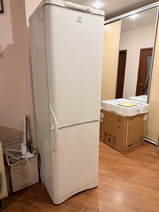 Холодильник Indesit