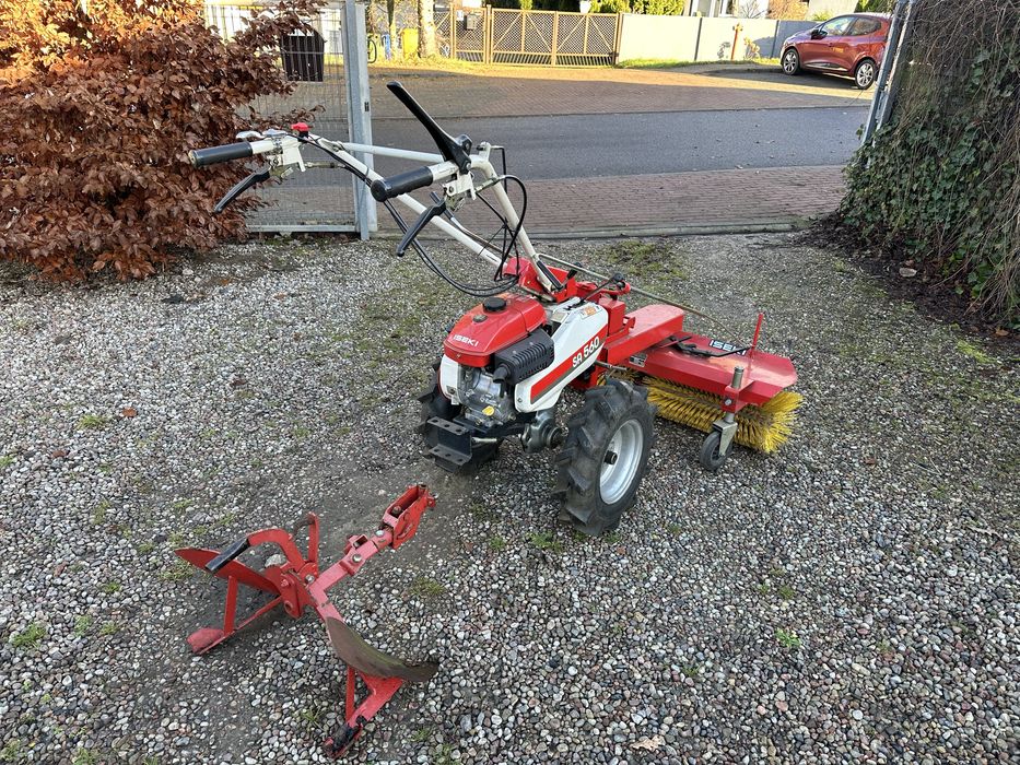 Traktorek jednoosiowy, dzik Iseki SA560 z zamiatarką