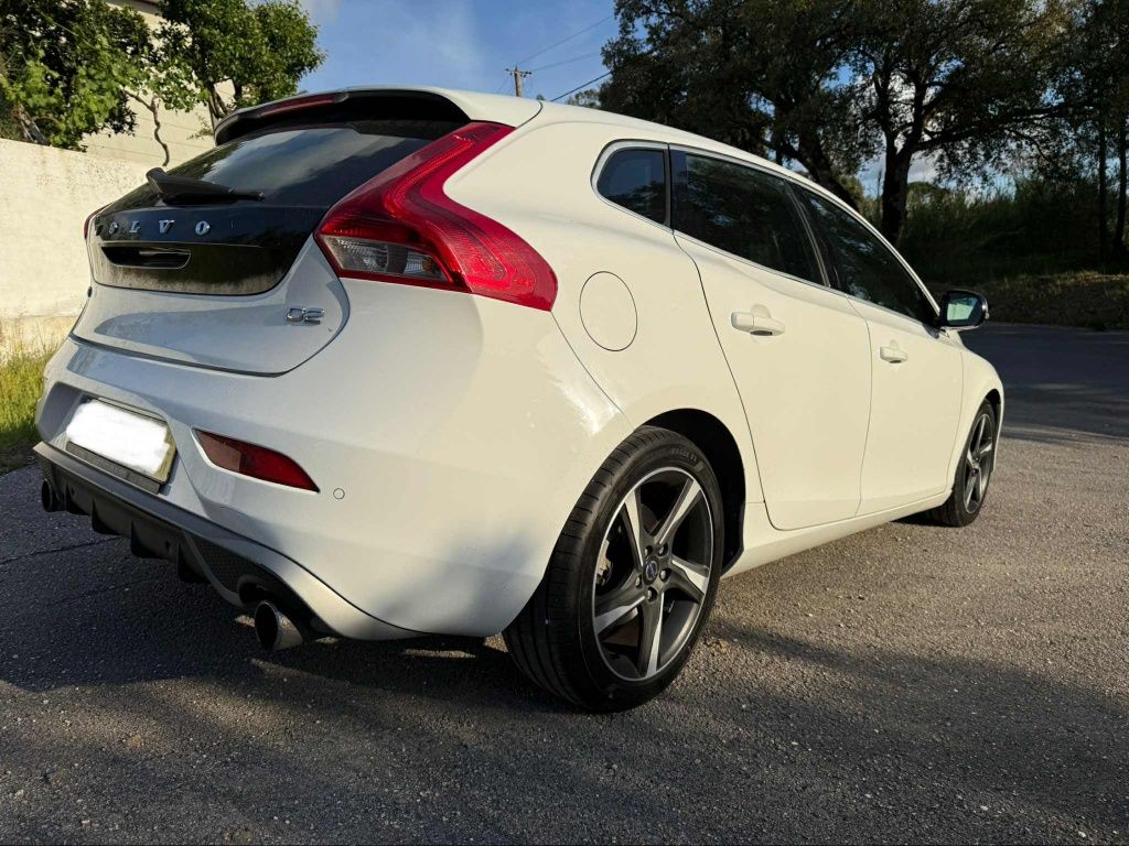 Volvo v40 D2 R-Design