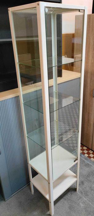 Elegancka Witryna Szklana – Idealna do Domu i Biura!