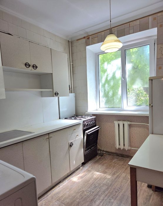 Продається 2 -кімнатна квартира по вул Сенчева.