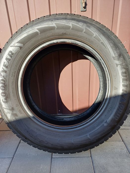 Opony zimowe Goodyear Ultragrip 215/65/16