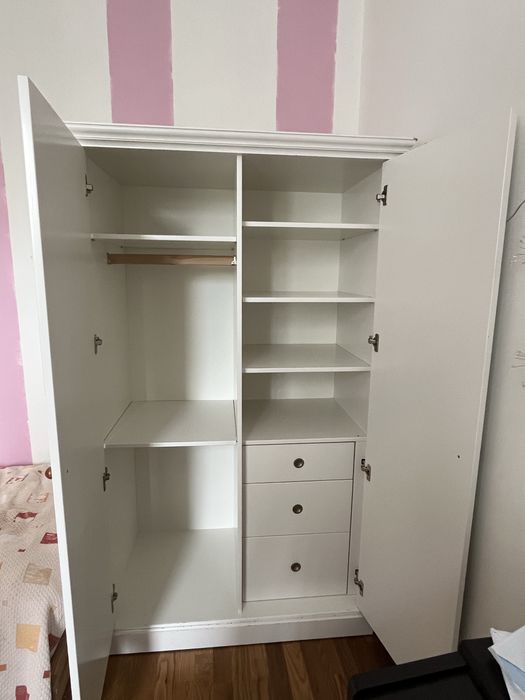 Szafa ubraniowa do pokoju dziecięcego