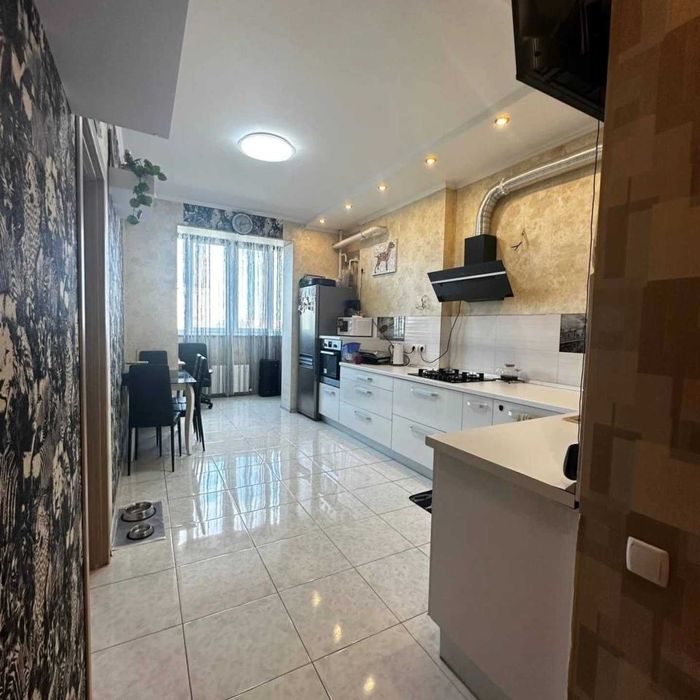 (13) Продам сучасну квартиру з індивідуальним газовим опаленням