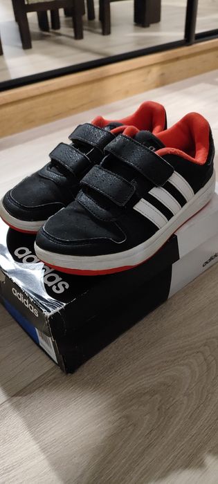 Buty sportowe Adidas Hoops rozmiar 34 stan dobry