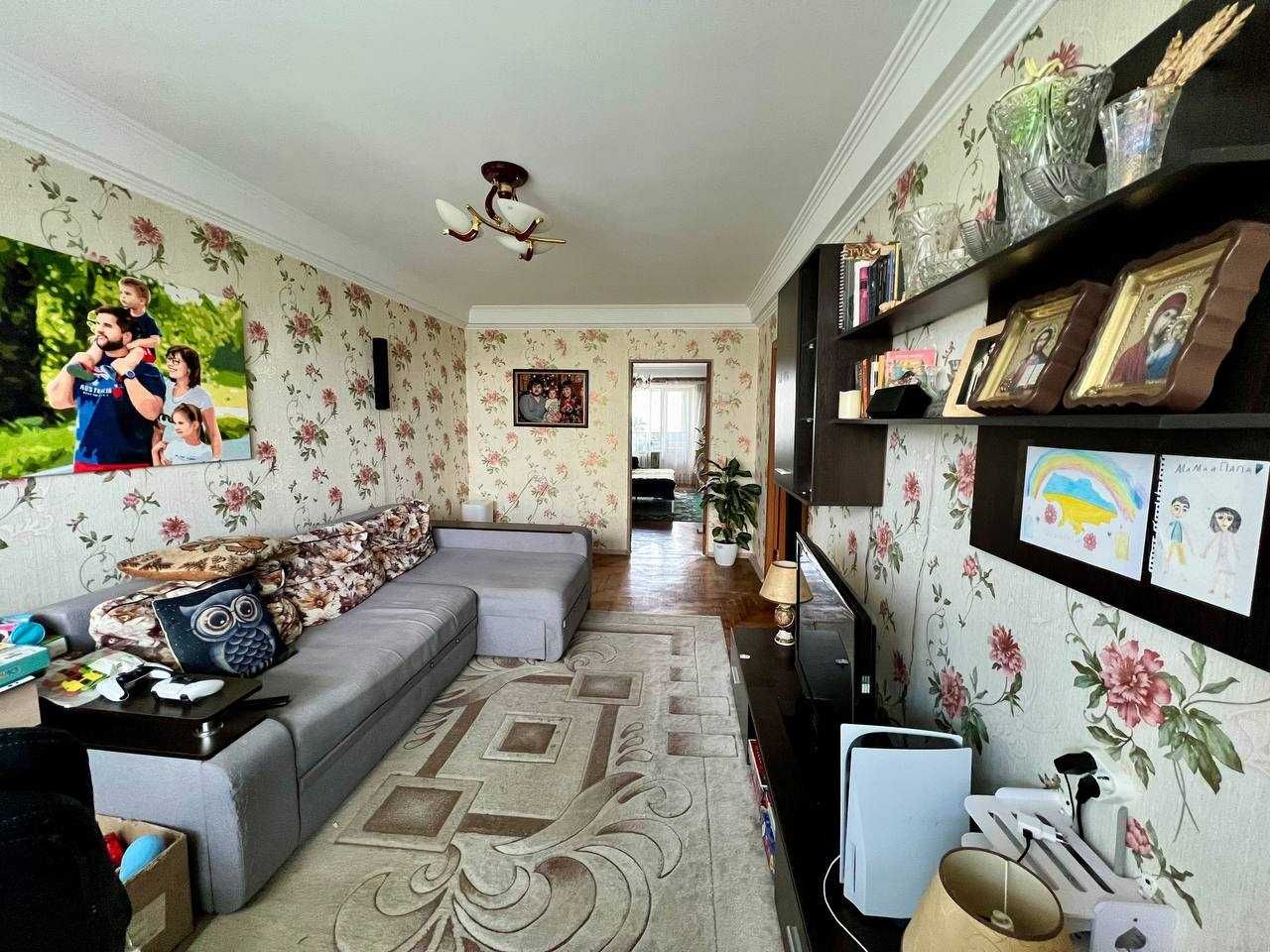 Продам 3х комнатную квартиру в центре Коммунарского района