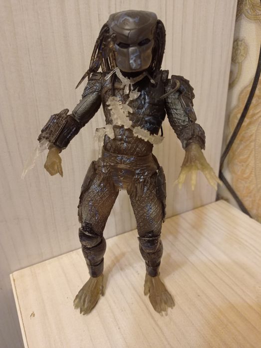 Коллекционные фигурки хищник