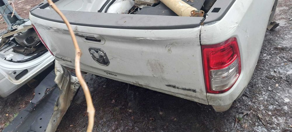 Dodge RAM Crew Cab 19+ Prawe kp[ drzwi przód tył kod lak PW7 klapa