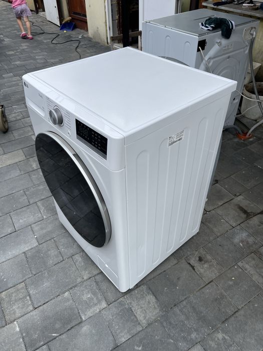 Продам пральну машину LG FA94V5UVW1 (9 кг)