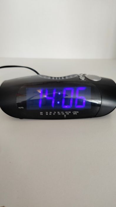RADIO BUDZIK zegar automatycznie włącza zegar lub radio działa super