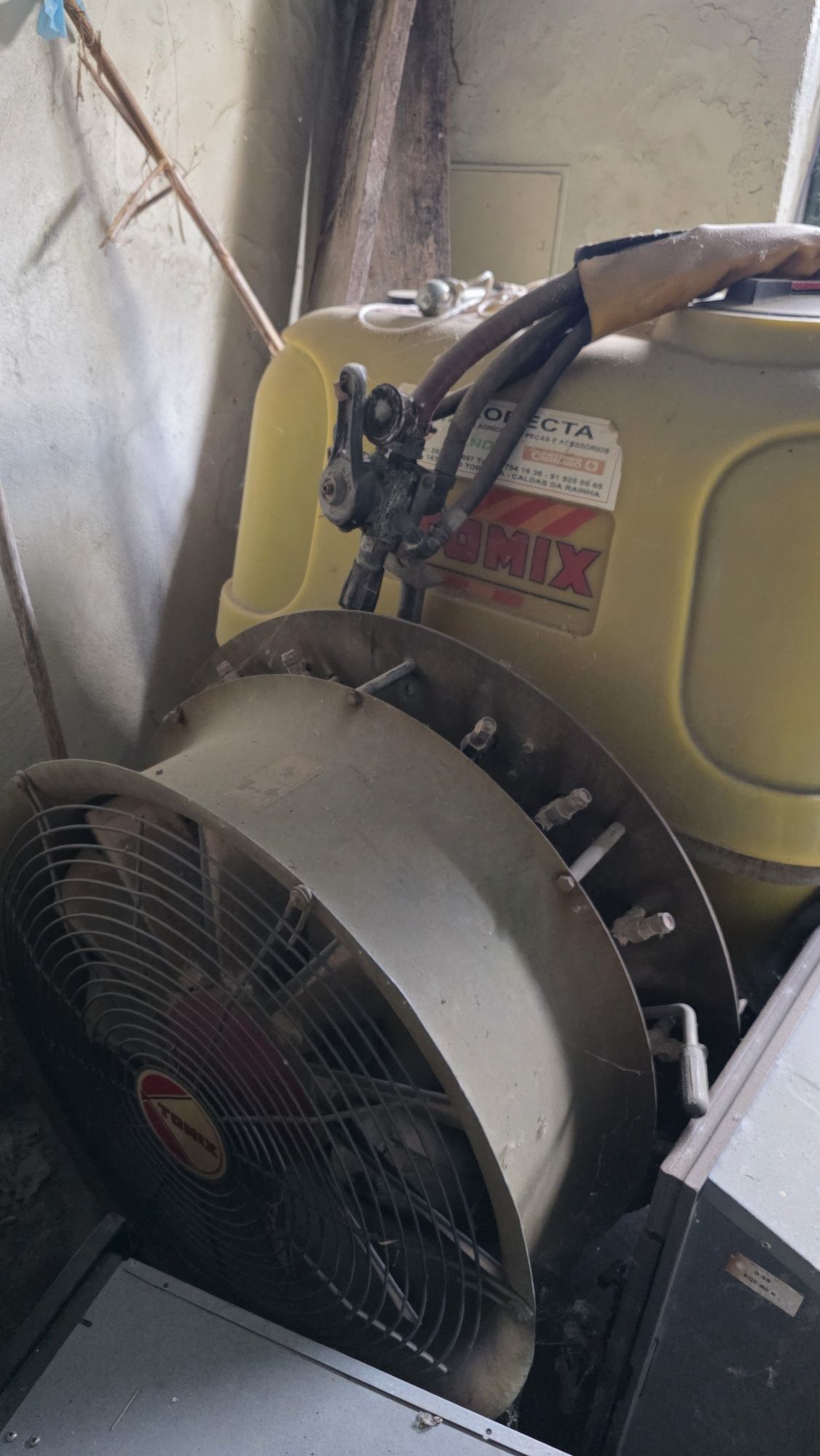 Pulverizador/atomizador tomix 400 litros com turbina