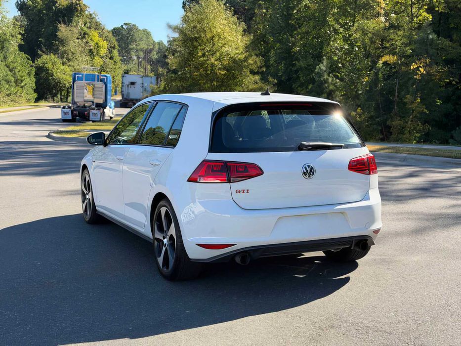 Volkswagen Golf      2017