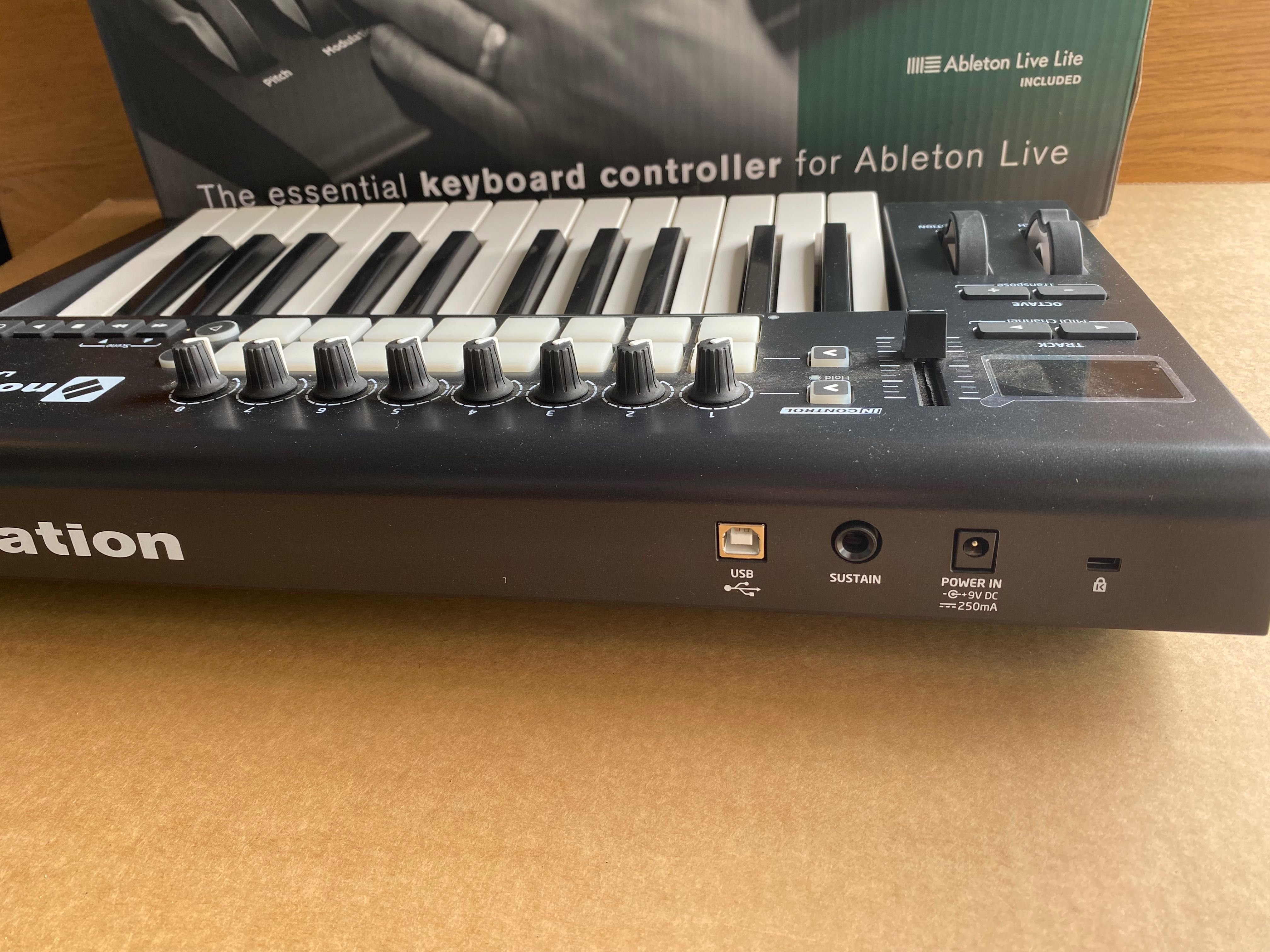 Novation LaunchKey 25