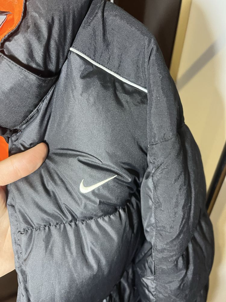 Пуховик Nike.