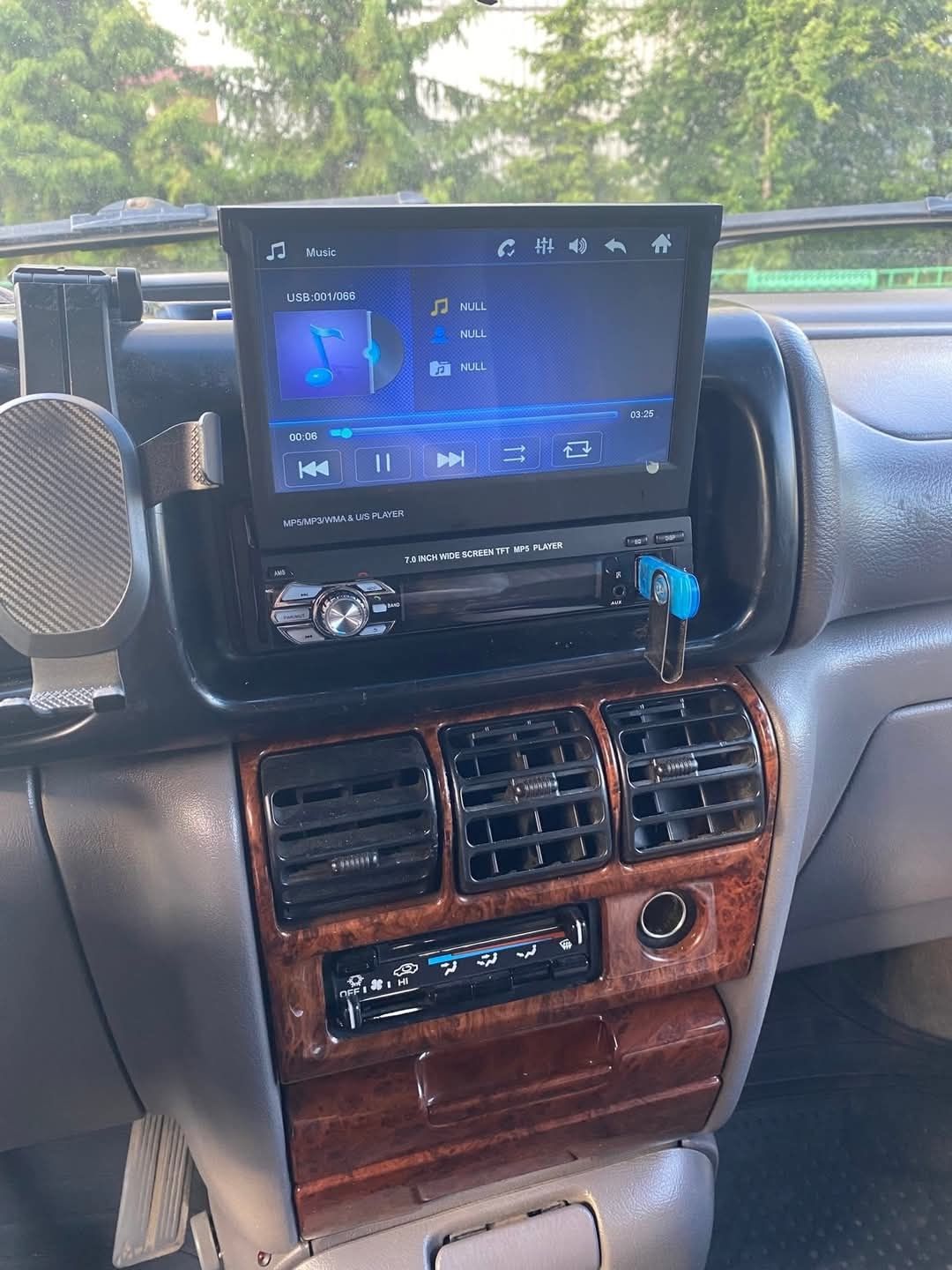 Auto Rádio 1 Din com Ecrã Rebatível (GPS-Mirror Link, Bluetooth, ect)