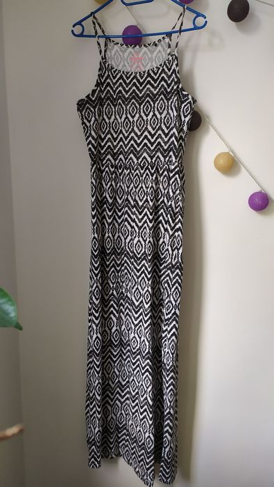 Maxi sukienka czarno-biała na ramiączkach
