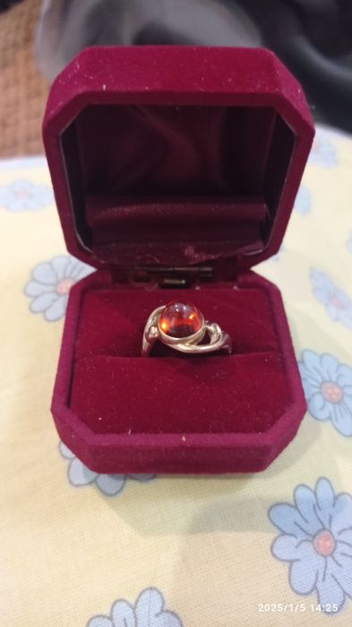 Золотое кольцо с изысканным оранжевым сапфиром